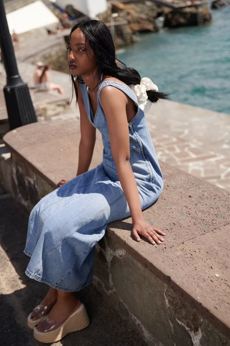 Retro-V-Ausschnitt ärmelloses Denim-A-Linien-Westenkleid
