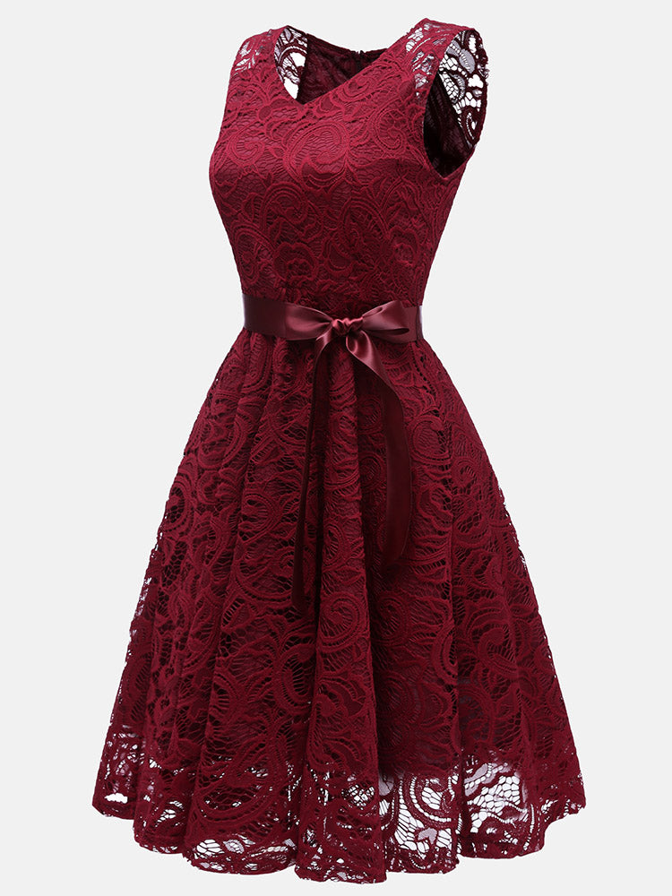 Elegantes ärmelloses Partykleid aus Spitze