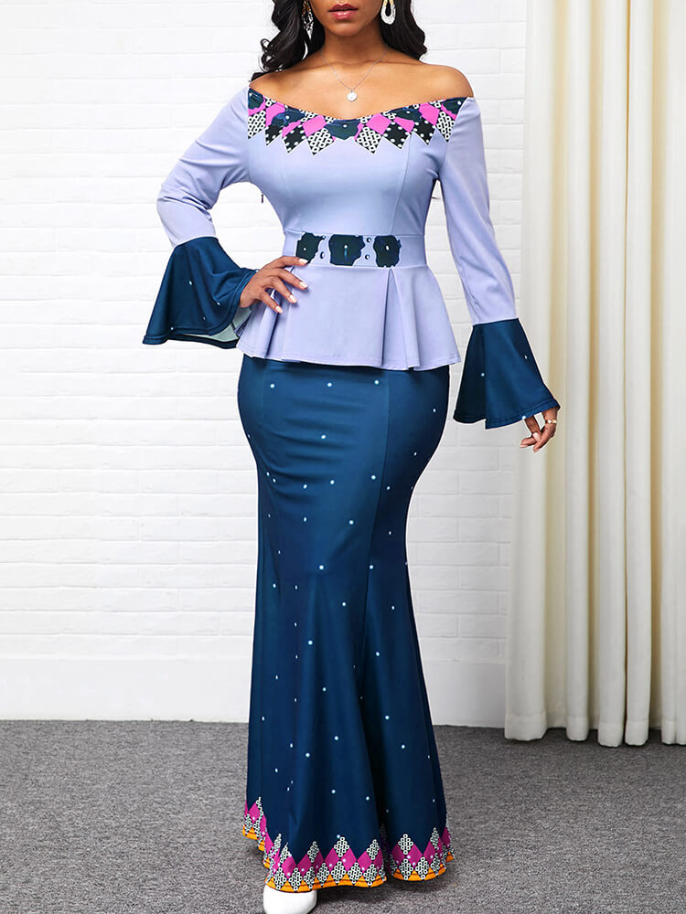 Langärmliges, figurbetontes Maxikleid mit Blumendruck und Rüschen
