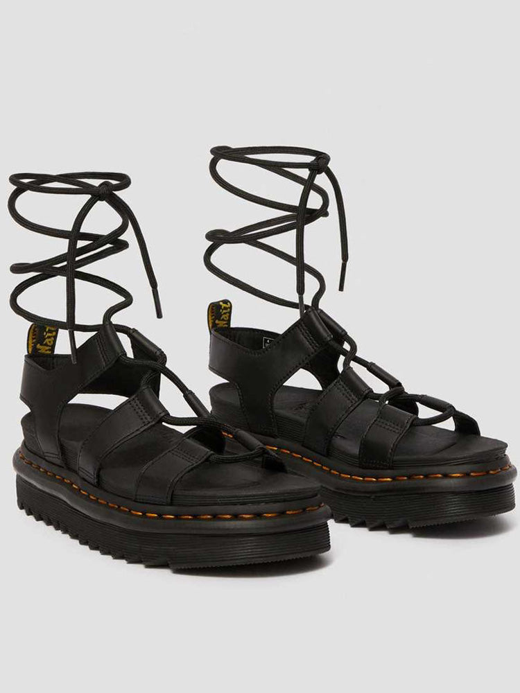Flache Sandalen aus gekreuztem Leder