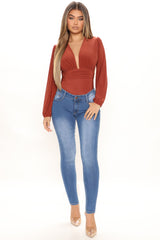 Tall All The Booty Zerrissene Skinny Jeans - Mittelblaue Waschung