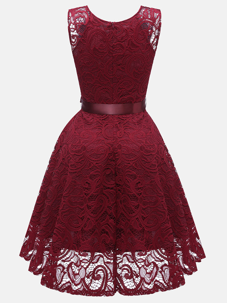 Elegantes ärmelloses Partykleid aus Spitze