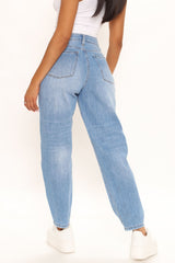 Vibe Check Mom Jeans ohne Stretch – Hellblaue Waschung