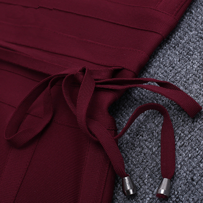 Midikleid mit Wickeldesign und Trägern in Weiß