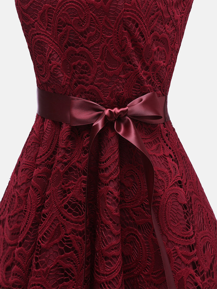 Elegantes ärmelloses Partykleid aus Spitze