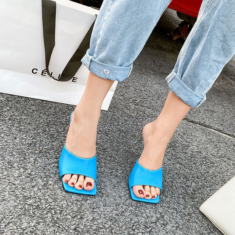 Mules básicos de punta cuadrada de moda