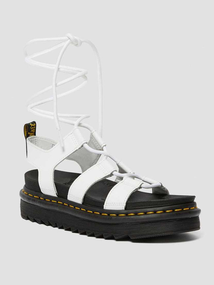 Flache Sandalen aus gekreuztem Leder