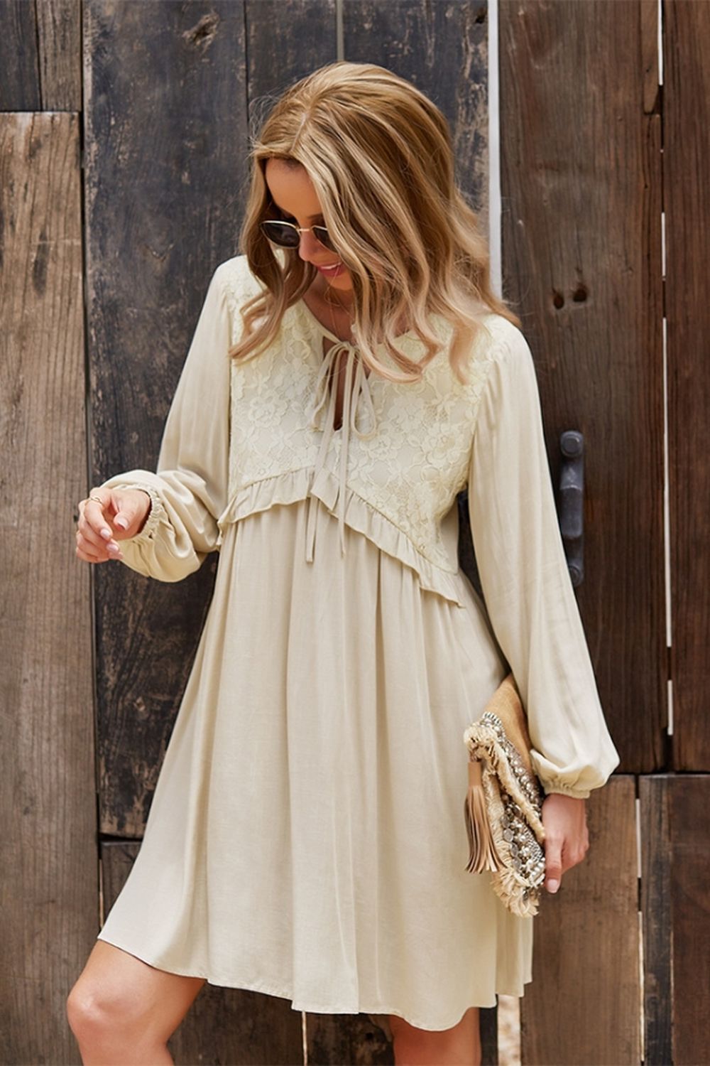 A-Linien-Kleid mit V-Ausschnitt und Spitze