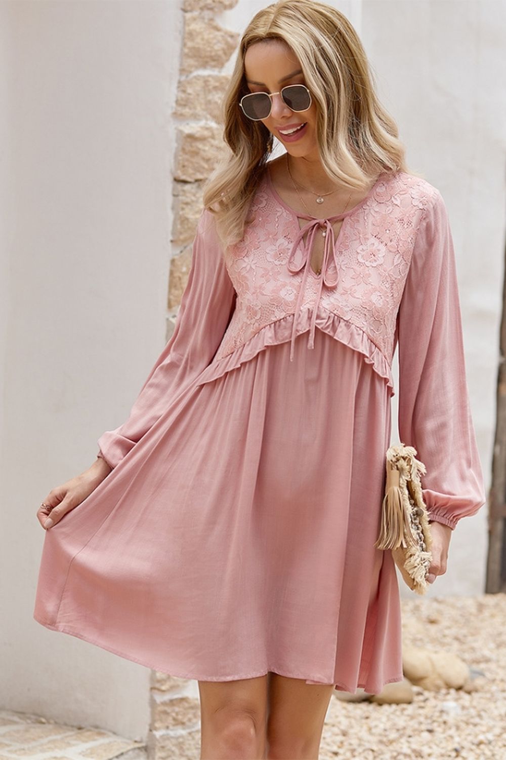 A-Linien-Kleid mit V-Ausschnitt und Spitze