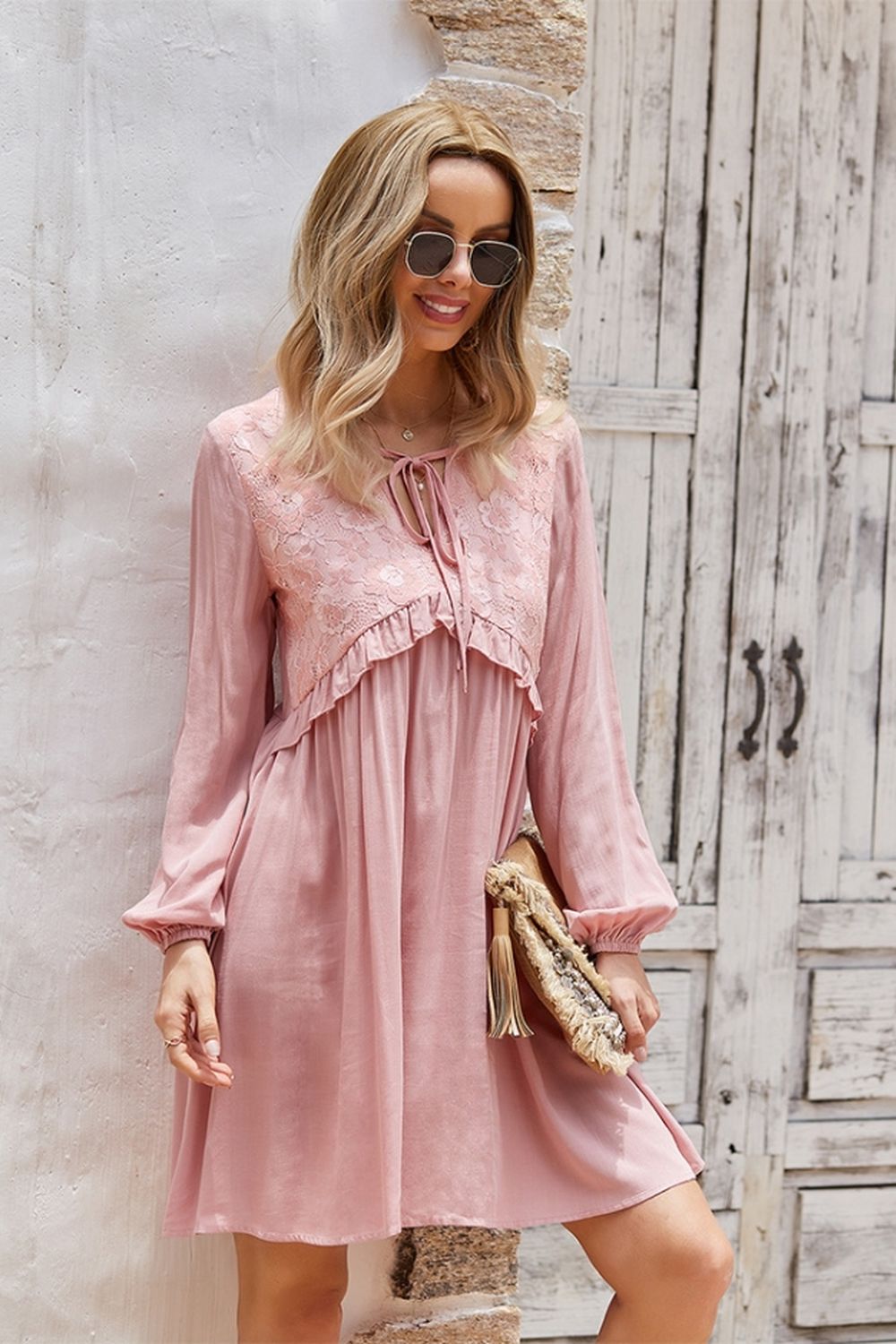 A-Linien-Kleid mit V-Ausschnitt und Spitze