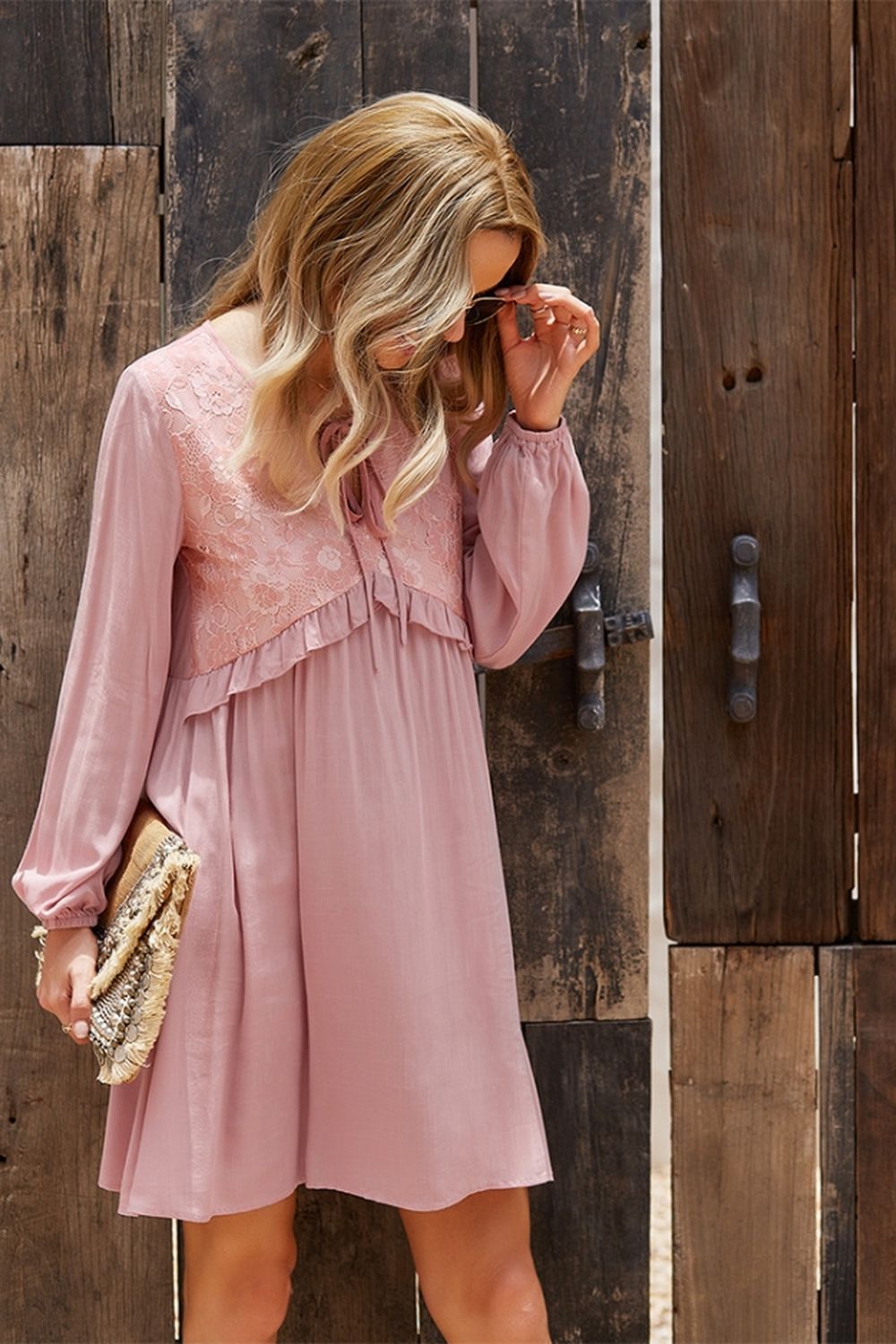 A-Linien-Kleid mit V-Ausschnitt und Spitze