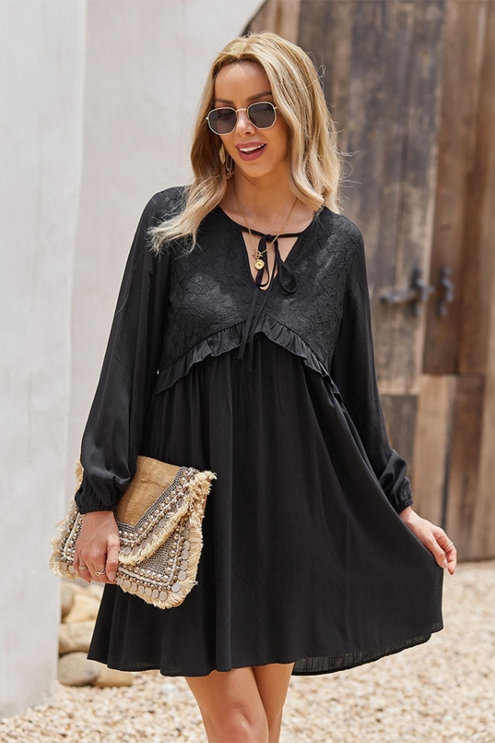 A-Linien-Kleid mit V-Ausschnitt und Spitze