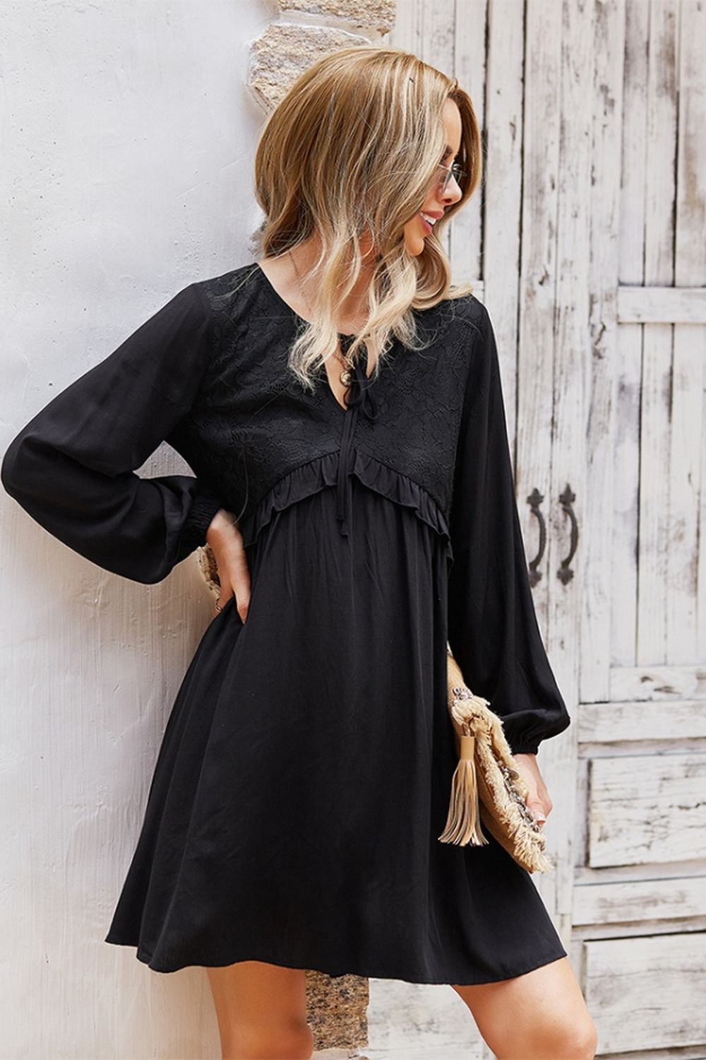 A-Linien-Kleid mit V-Ausschnitt und Spitze
