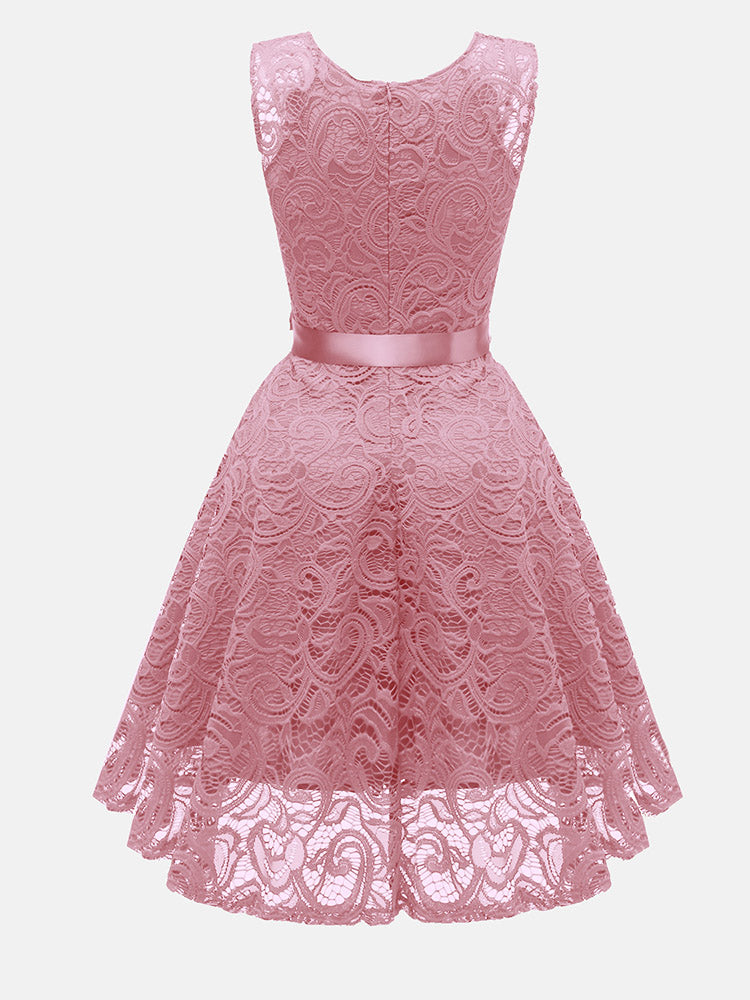 Elegantes ärmelloses Partykleid aus Spitze