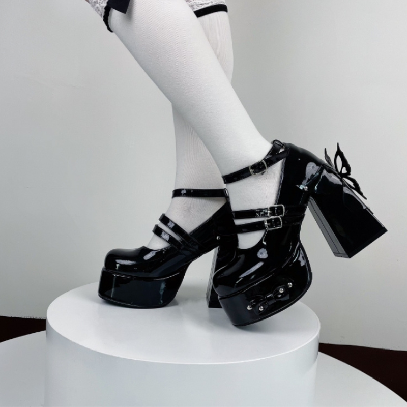 Latform Heels