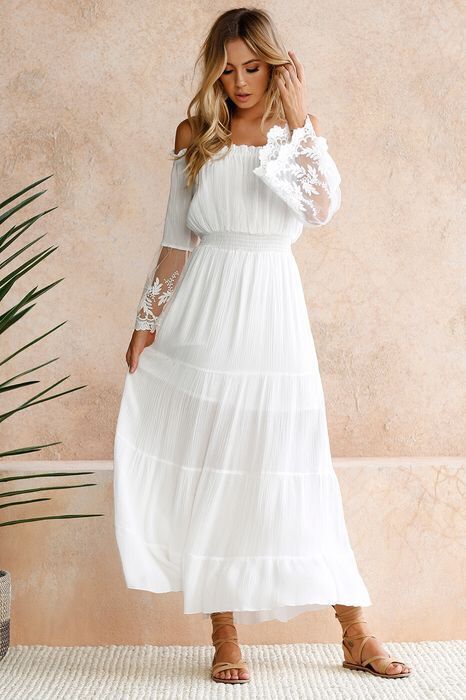 Bodenlanges, plissiertes, schulterfreies Damenkleid mit Dreiviertelärmeln