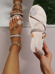 Flache Sandalen mit Strass-Dekor