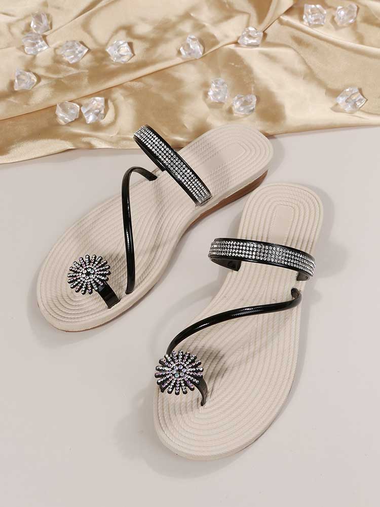 Flache Sandalen mit Strass-Dekor