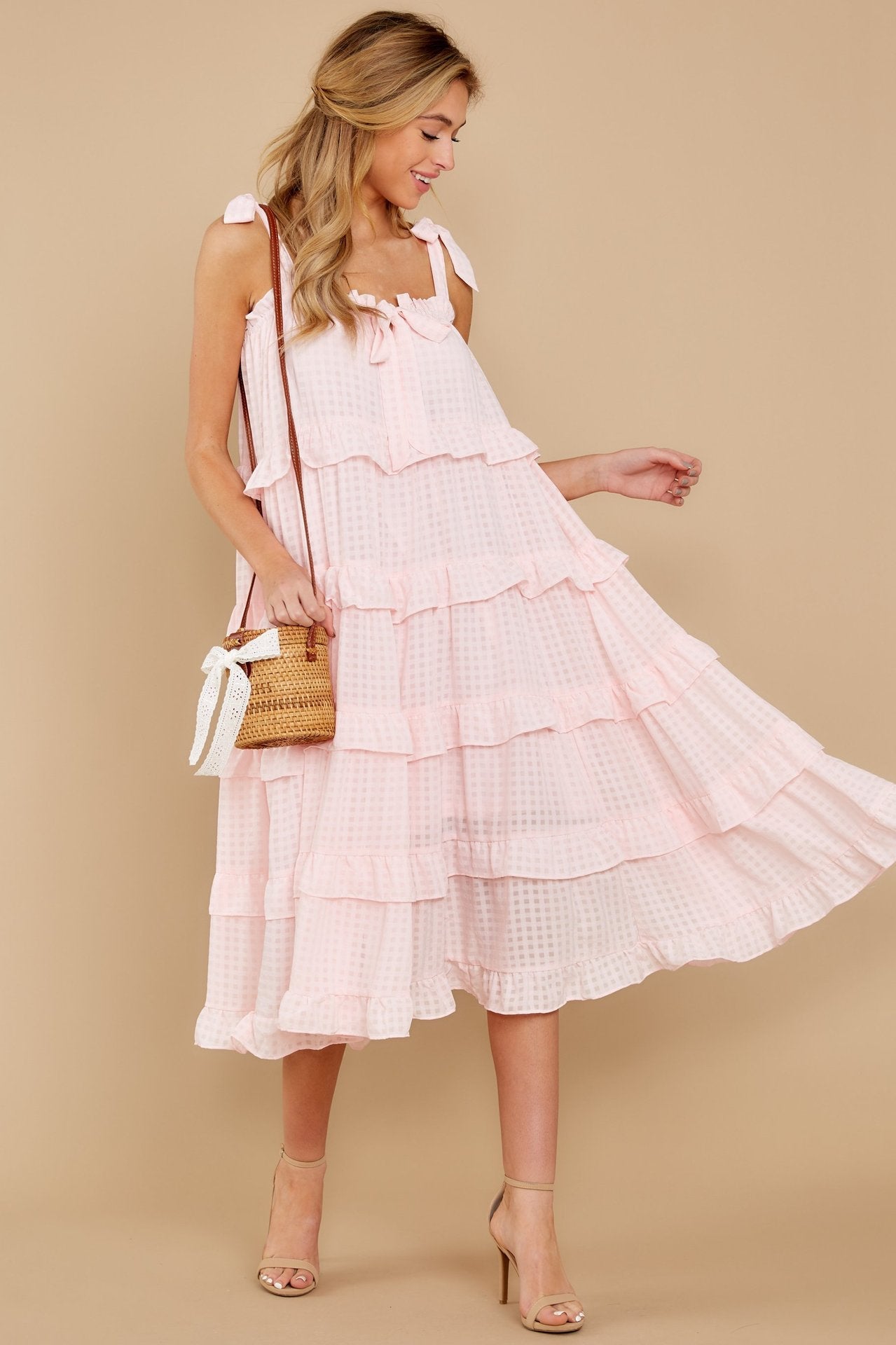 Autumn Tones – Gestuftes Midikleid mit Rüschen