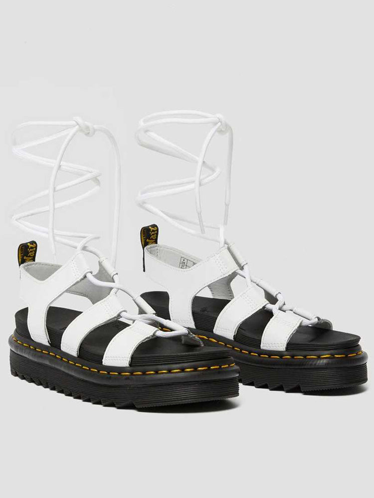 Flache Sandalen aus gekreuztem Leder