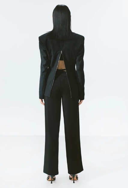 JACKE MIT VERDREHTEN CUT-OUTS - SCHWARZ