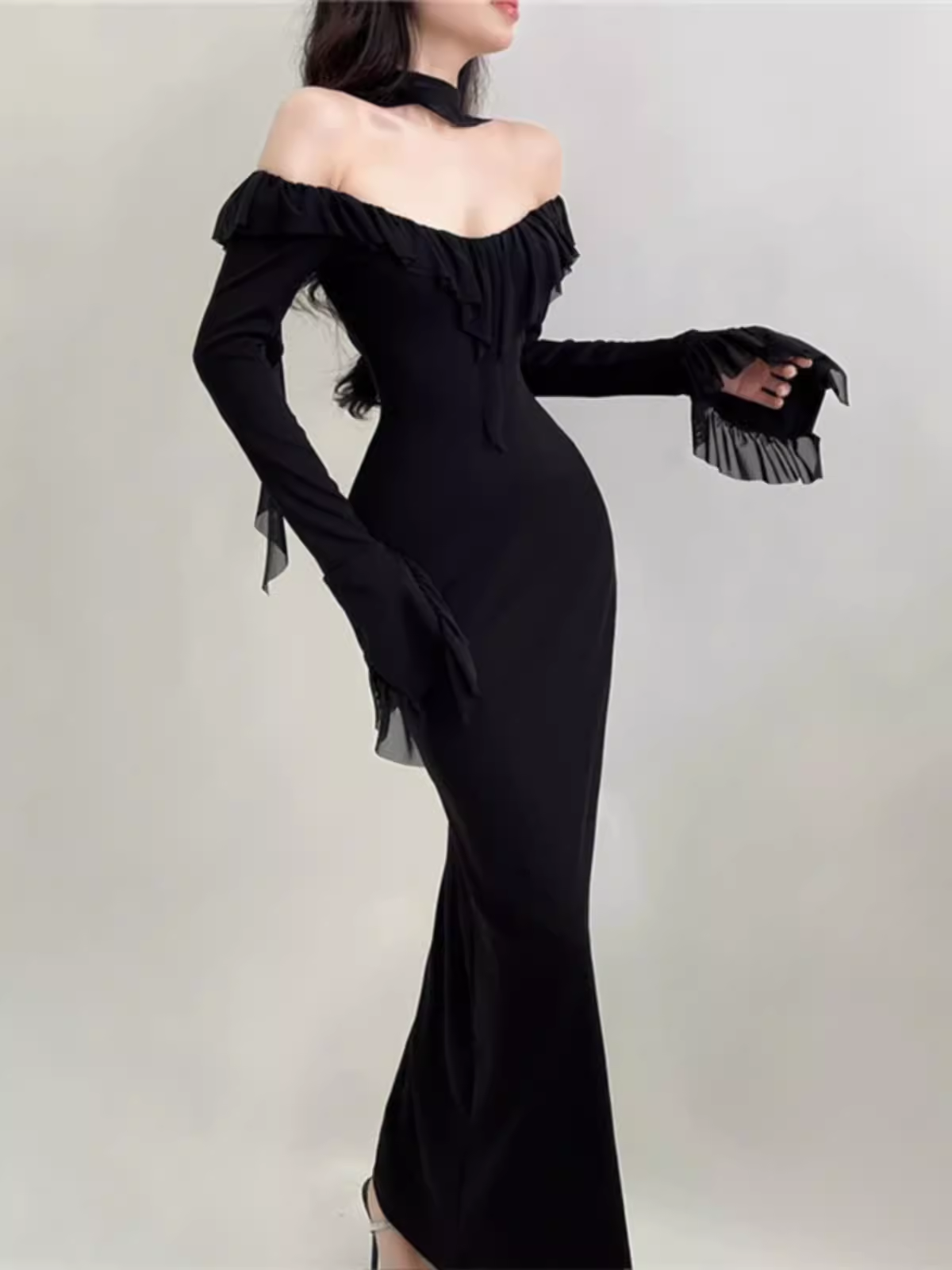 Schwarzes langes Kleid