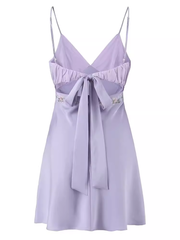 Minivestido morado con cuello en V