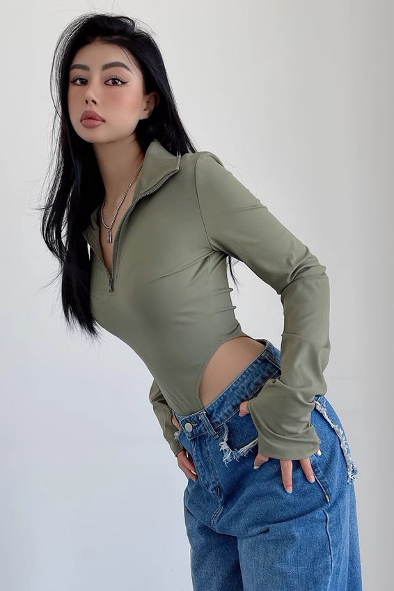 Sexy enger Bodysuit mit halbem Revers und Reißverschluss