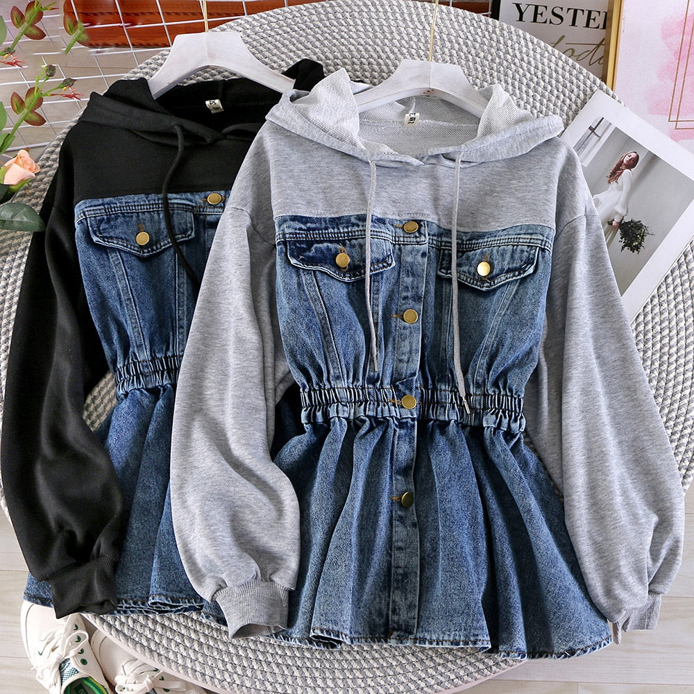 Gefälschte Zwei-Jacke aus Denim mit Kapuze und Nähten