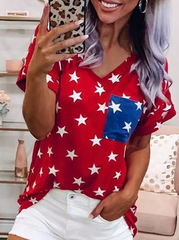 Camiseta con cuello en V y bolsillo de estrella 