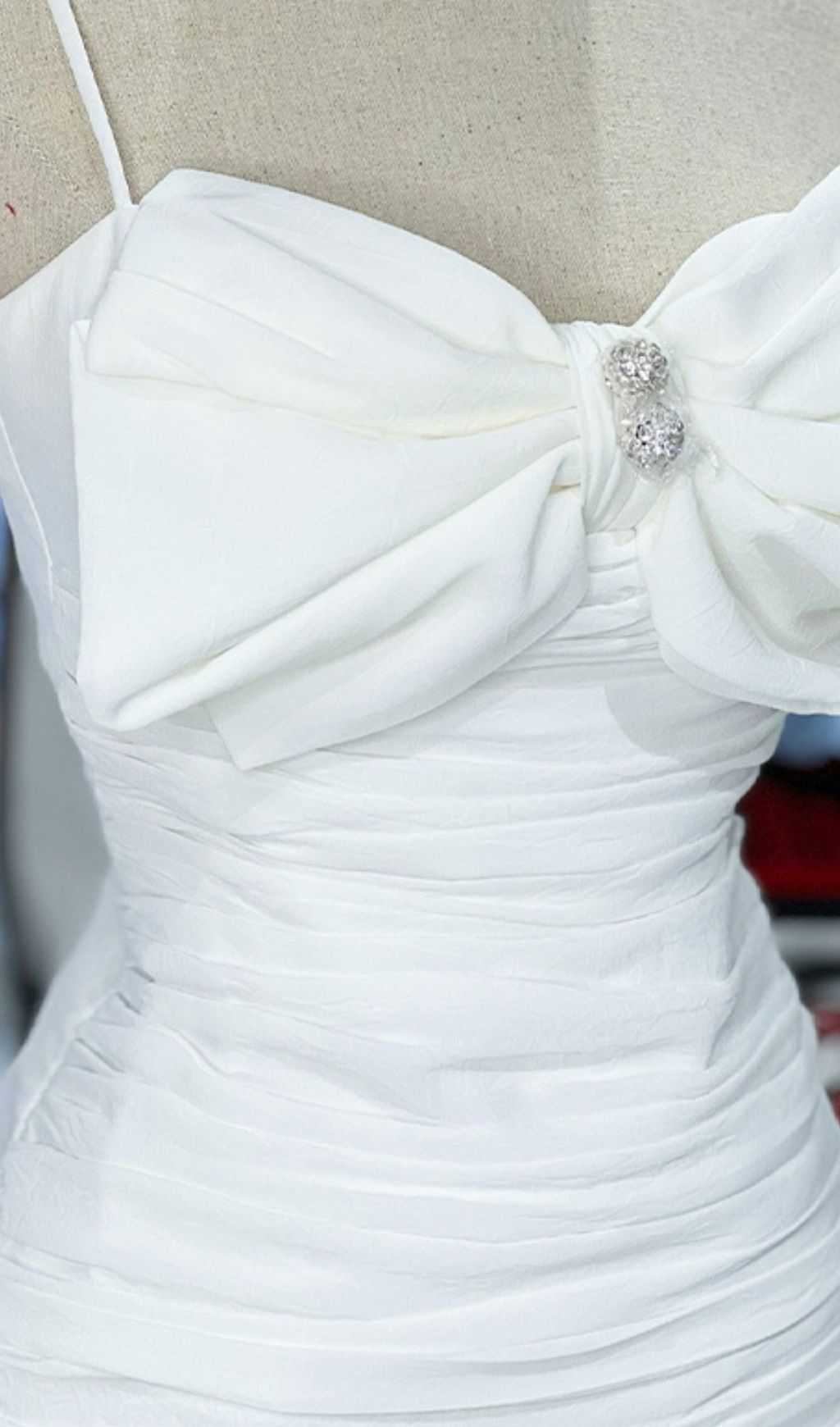 Bandeau-Midikleid mit Riemchen in Weiß