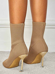 Sock Boots mit Peep-Toe und Stiletto-Absatz