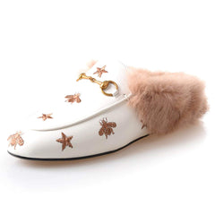 Mules de piel peluda con bordado de estrella de abeja