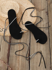 Flache Sandalen mit Kristallen