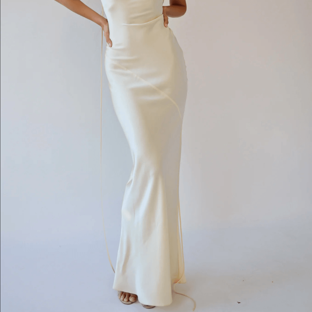 Snowdrop Maxikleid mit tiefem Rückenausschnitt und Wasserfallausschnitt