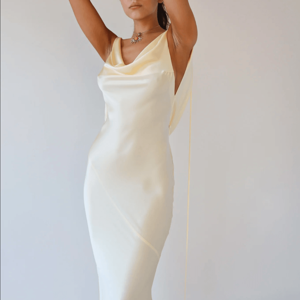 Snowdrop Maxikleid mit tiefem Rückenausschnitt und Wasserfallausschnitt