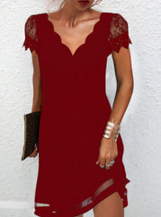 Vestido de gasa de manga corta con encaje y escote en V ondulado 