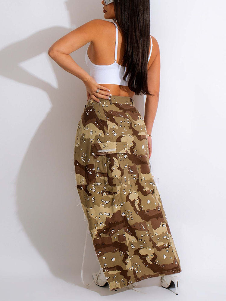 Denimrock mit Knopfleiste und hohem Schlitz in Camouflage