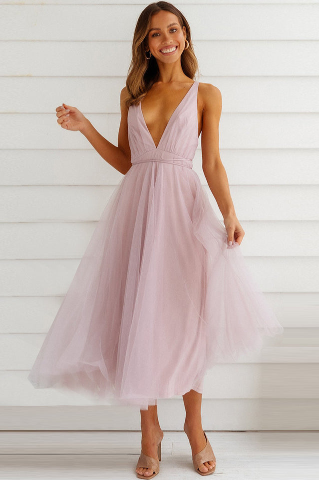 Rückenfreies Midikleid aus Netzstoff mit tiefem Ausschnitt