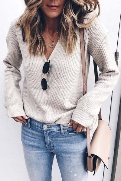 Einfarbiger Strickpullover mit V-Ausschnitt und langen Ärmeln