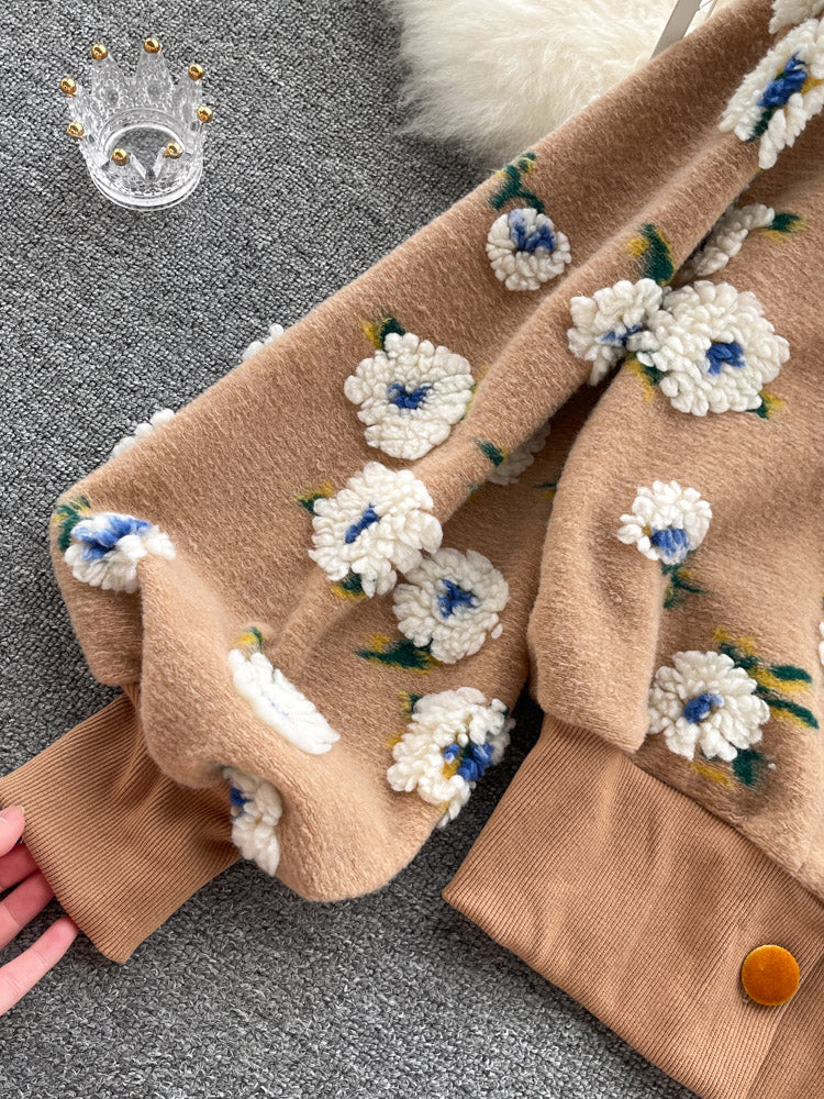 Mantel aus Plüsch mit Blumenknöpfen
