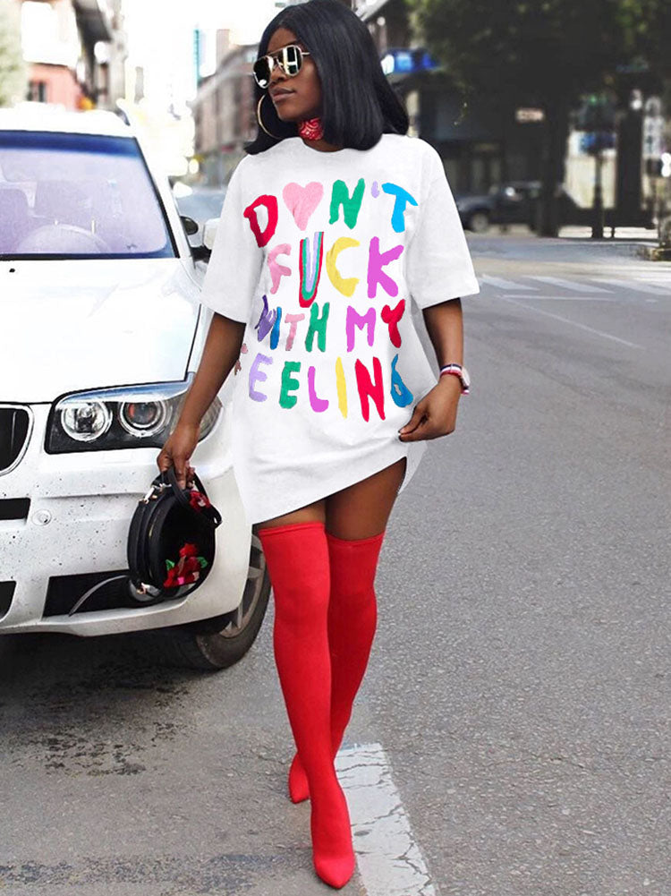 Kurzärmlige Minikleider mit Buchstabendruck