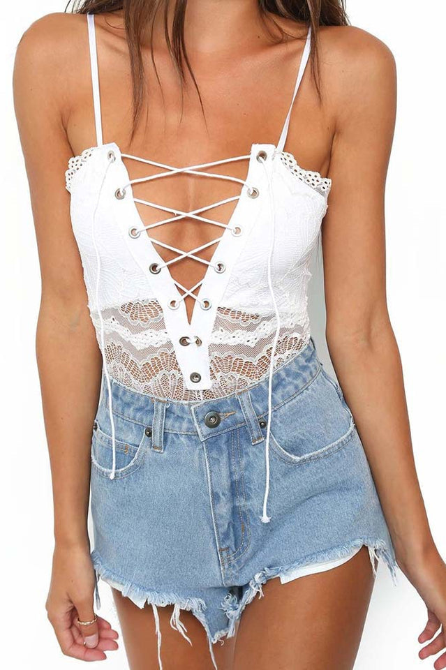 Bodysuit und Dessous aus Spitze mit Hohlsaum