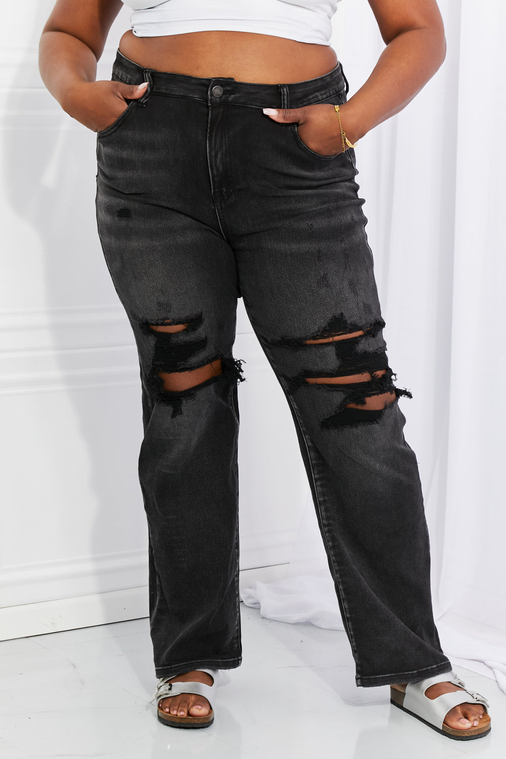 RISEN – Lois – Distressed-Jeans in lockerer Passform in voller Größe