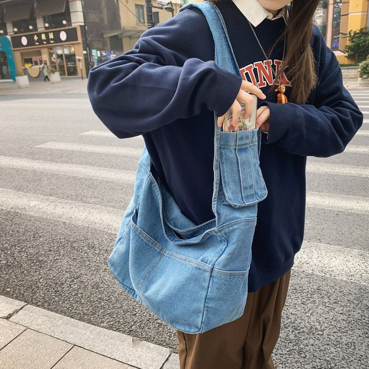 Bolso bandolera grande de mezclilla lavada