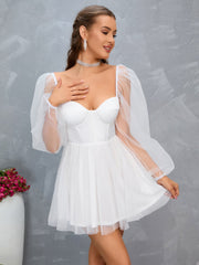 Bustierkleid mit Herzausschnitt, Laternenärmeln und Netzstoff-Overlay