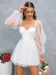 Bustierkleid mit Herzausschnitt, Laternenärmeln und Netzstoff-Overlay