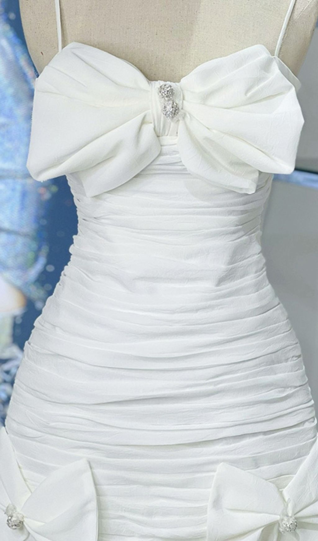 Bandeau-Midikleid mit Riemchen in Weiß