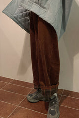 Lockere Cordhose mit karierter Rückseite