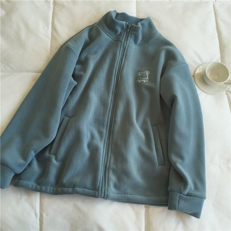 Chaqueta polar con cremallera y bordado